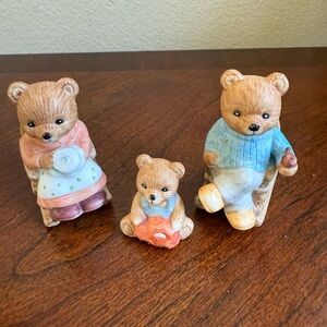 Adorable vintage Homco collectable Bear Family Figurine Set